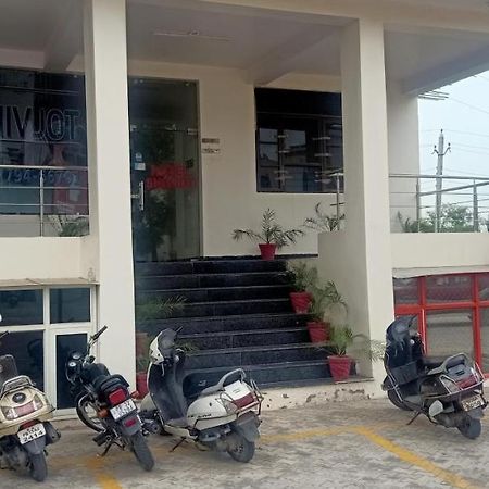 Hotel Shivjot Kharar Exterior photo